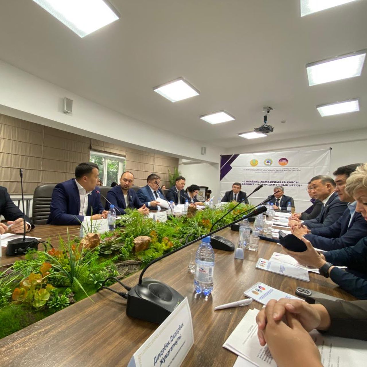 Today, within the framework of an initiative of the Agency of the Republic of Kazakhstan for Civil Service Affairs, the first organizational meeting of the Anti-Corruption Committee under the Public Council was held.