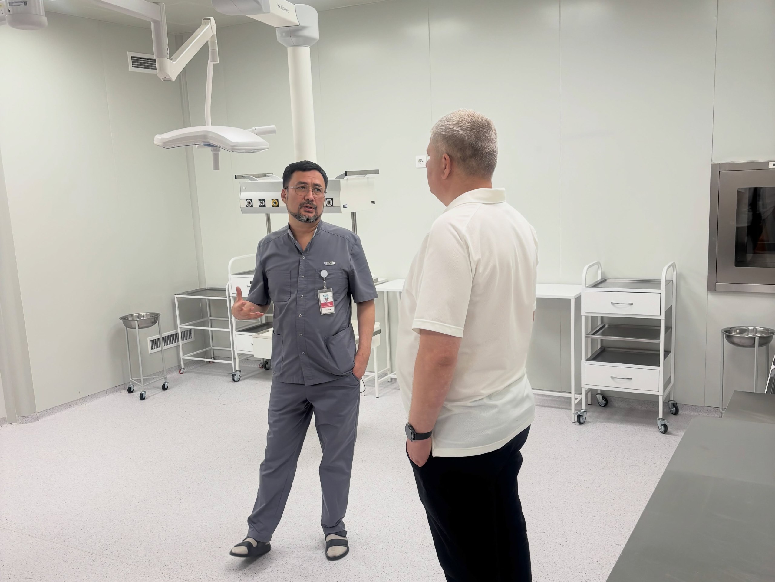 Patients are unable to receive medical services in comfortable conditions, while doctors cannot work with the new equipment.