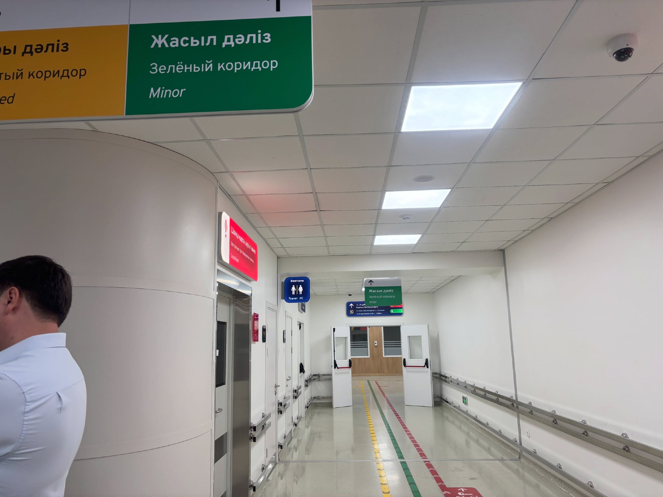 Patients are unable to receive medical services in comfortable conditions, while doctors cannot work with the new equipment.