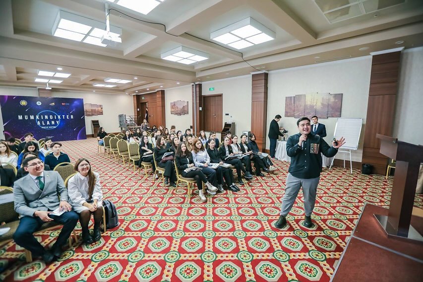 Директор Альянса НПО города Астана, Ракыш Темирлан, принял активное участие в форуме “Mumkindikter alany”, выступив с ключевым докладом.