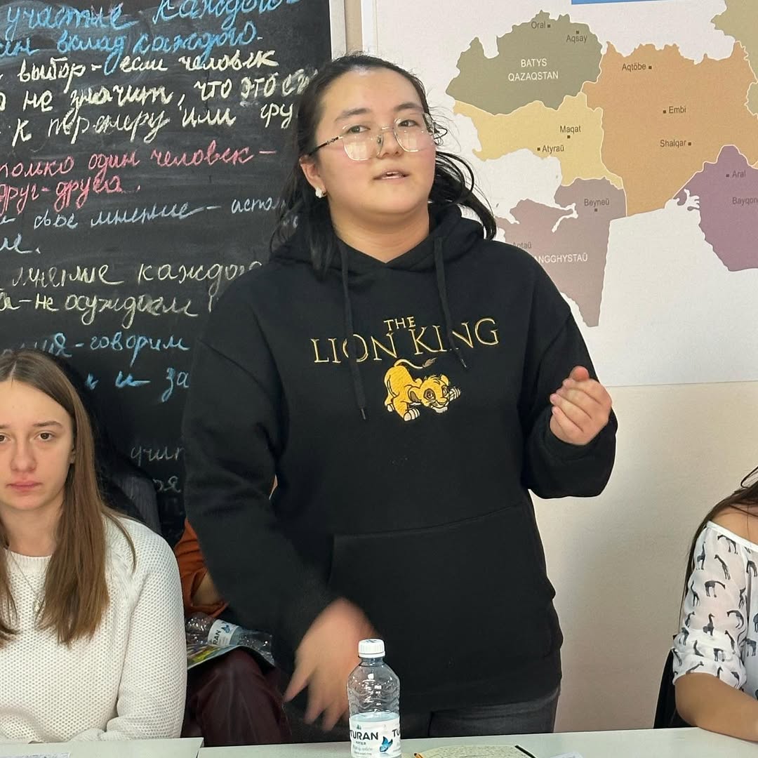 Сегодня мы хотим поделиться с вами нашим замечательным опытом в рамках проекта «НПО и Ассамблея народа Казахстана: полезные практики взаимодействия» в формате дискуссионного турнира.