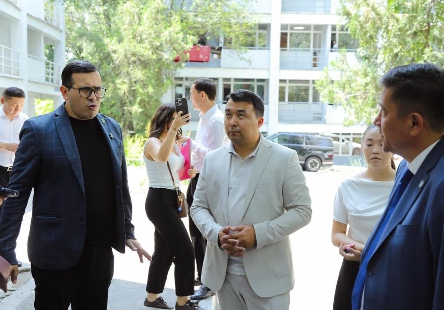 Members of the Public Council of Almaty, Rustam Kairyев and Akezhan Kenesov, conducted monitoring of the construction of a new student dormitory at Al-Farabi Kazakh National University.