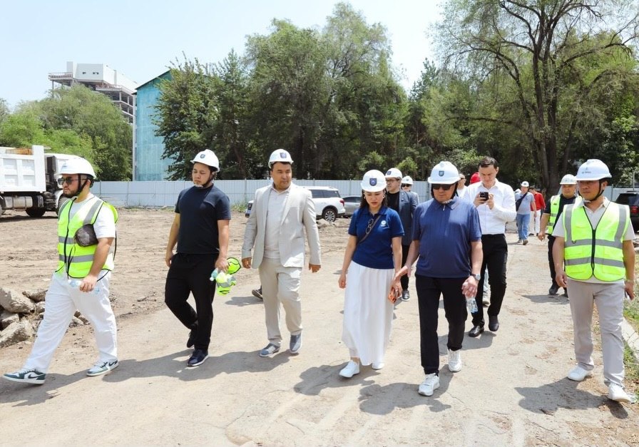 Members of the Public Council of Almaty, Rustam Kairyев and Akezhan Kenesov, conducted monitoring of the construction of a new student dormitory at Al-Farabi Kazakh National University.