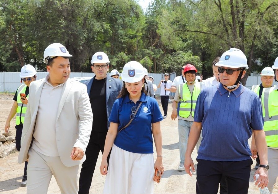 Members of the Public Council of Almaty, Rustam Kairyев and Akezhan Kenesov, conducted monitoring of the construction of a new student dormitory at Al-Farabi Kazakh National University.