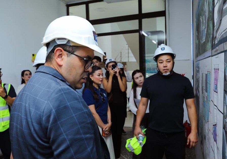 Members of the Public Council of Almaty, Rustam Kairyев and Akezhan Kenesov, conducted monitoring of the construction of a new student dormitory at Al-Farabi Kazakh National University.