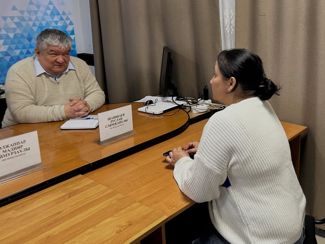As part of the project of the Akimat of the Kazybek Bi district of Karaganda “Identification and provision of comprehensive support to minors and families in difficult life situations,” a meeting was held with invited specialists, during which individual consultations were provided to citizens.