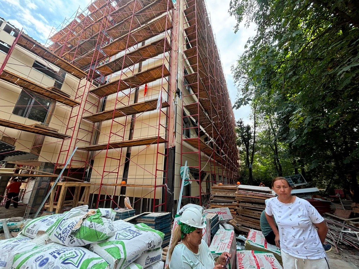 On July 23, Commission No. 2 of the Public Council of Almaty conducted its third monitoring visit to assess the progress of the reconstruction of School-Gymnasium No. 56.