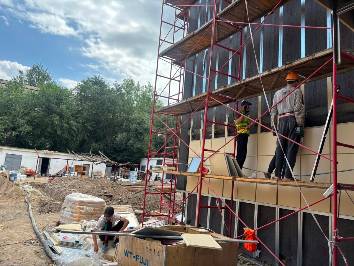 On July 23, Commission No. 2 of the Public Council of Almaty conducted its third monitoring visit to assess the progress of the reconstruction of School-Gymnasium No. 56.