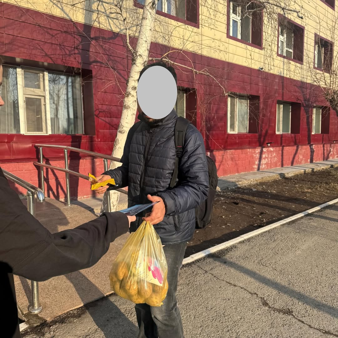 В рамках проекта по повышению религиозной грамотности населения города Караганды на улице Гоголя состоялась информационная акция «Это важно знать!».