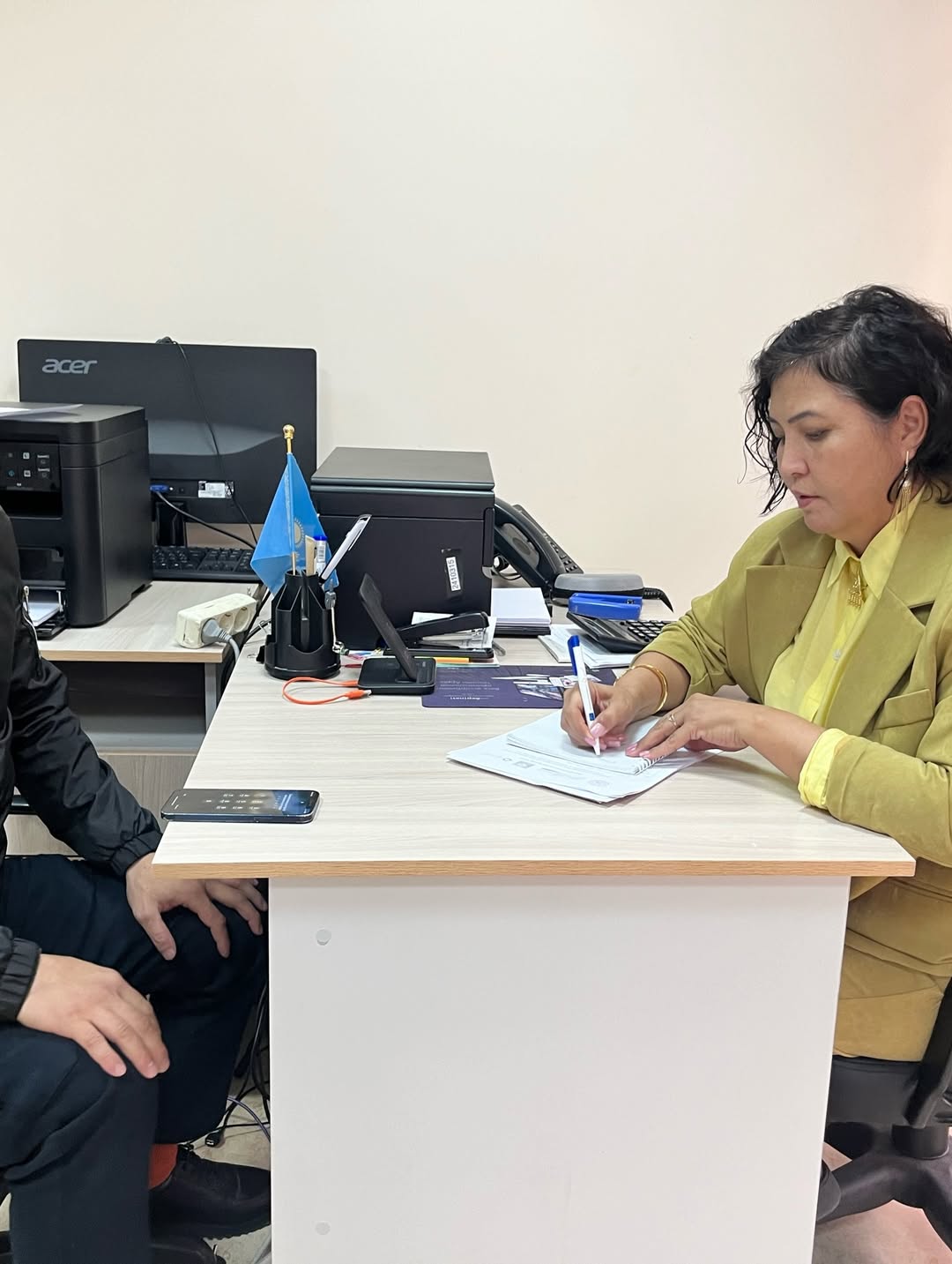 В рамках проекта "Справедливый гражданин - активное общество" активисту села Эмир Сардарбекову Эскендыру, руководителю общественного объединения "ЭМИР LIVE" оказана консультативная помощь.