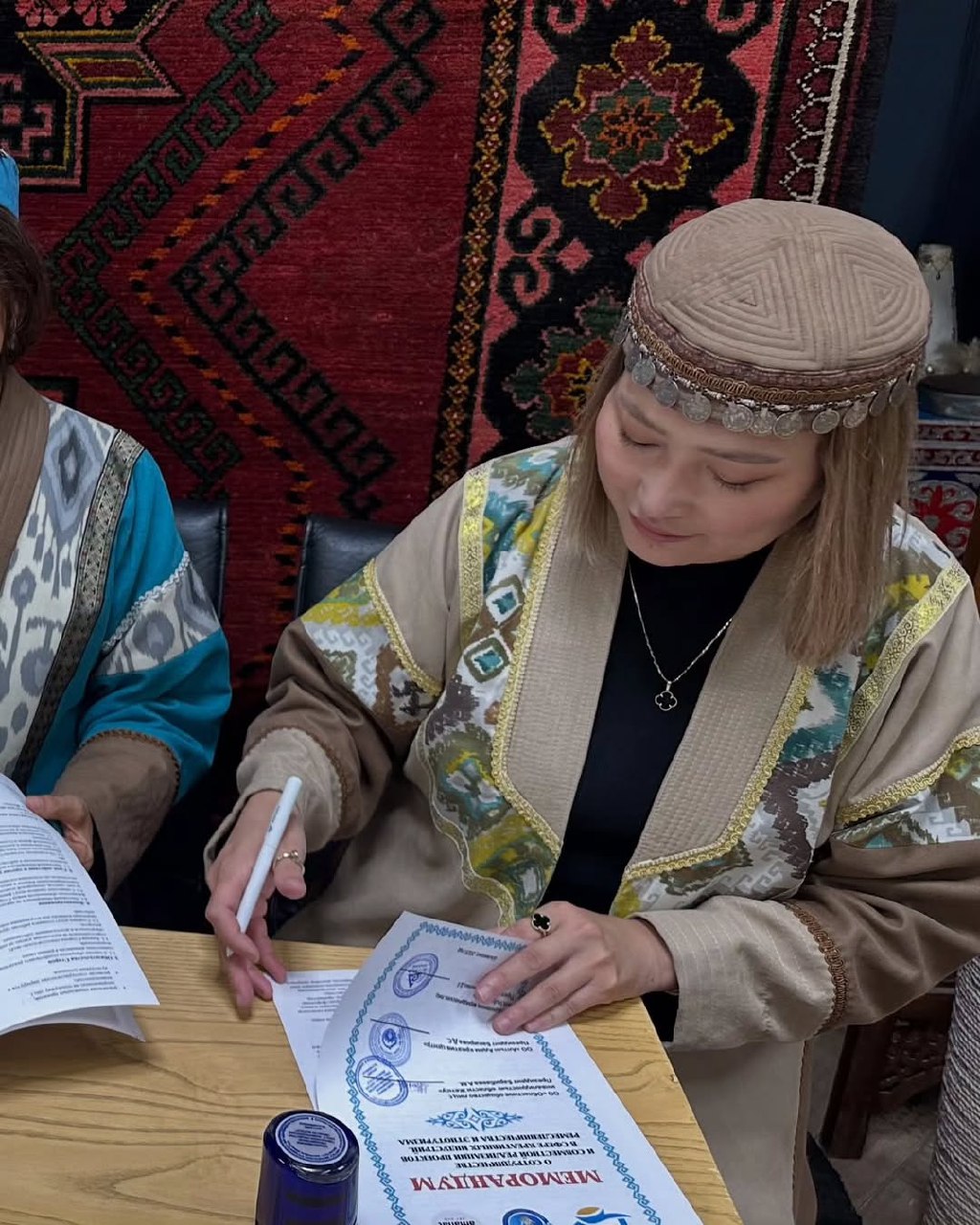 Leaders of the Jetyisu Regional Society of Persons with Disabilities, Asel Maksutovna Baribayeva, and the head of the public association “Altyn Adam Creative Center,” Dinara Serikovna Bakirova, visited the Fashion House “Janna Eltanova,” the Designers’ Association, and the NGO “Art Hub Amanat” (Shymkent) from October 27–30 as part of an exchange visit, under the guidance of the talented and creative leader — Dinara Yerzhanovna Turebekova.