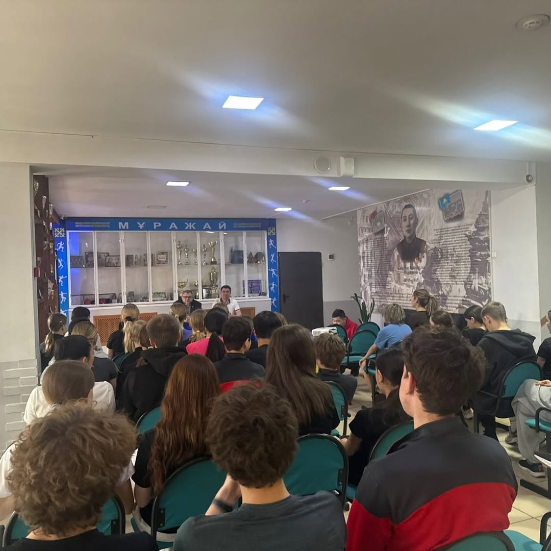В рамках реализации проекта по повышению религиозной грамотности населения города Караганды состоялась встреча с учащимися и тренерами КГКП «Областная специализированная детско-юношеская школа олимпийского резерва легкой атлетики» Управления физической культуры и спорта Карагандинской области.