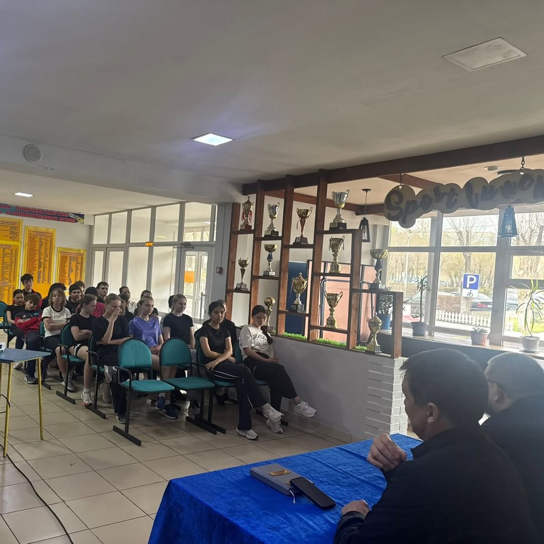 В рамках реализации проекта по повышению религиозной грамотности населения города Караганды состоялась встреча с учащимися и тренерами КГКП «Областная специализированная детско-юношеская школа олимпийского резерва легкой атлетики» Управления физической культуры и спорта Карагандинской области.