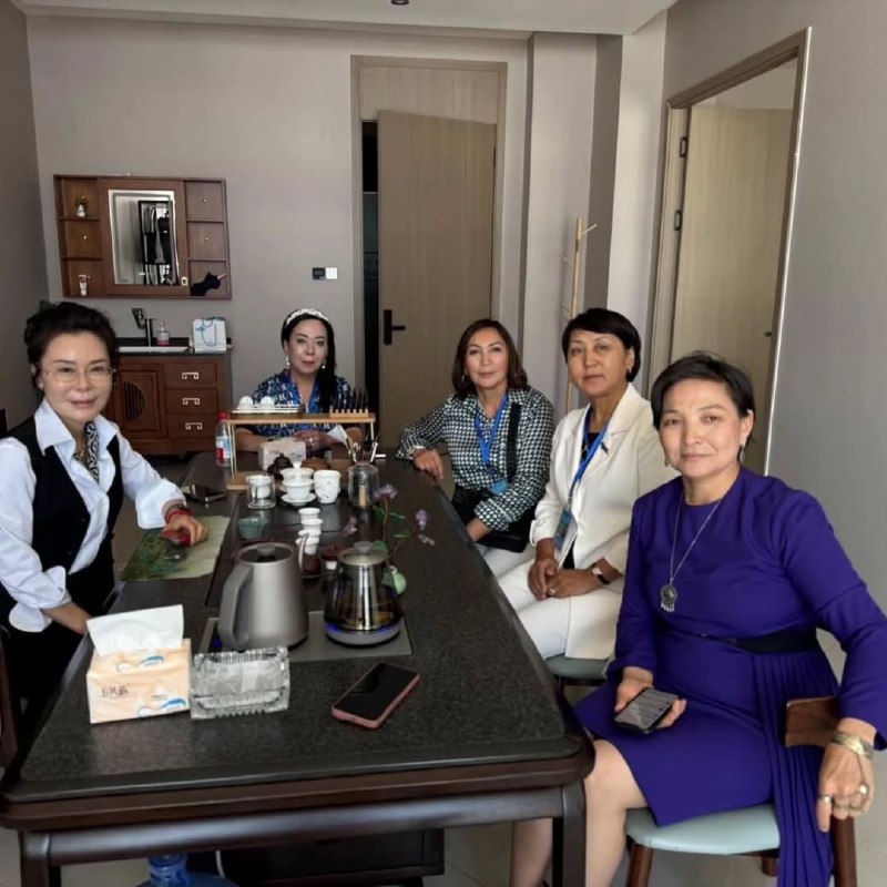 Exchange Visit to the Horgos Chinese Cultural Center