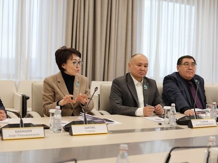 A meeting of Members of the Mazhilis of the Parliament of the Republic of Kazakhstan and representatives of the Constitutional Reform Commission with members of the Public Council of Almaty was held in Almaty.