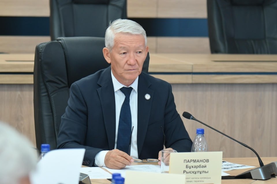 A regular meeting of the Public Council of Shymkent was held. The meeting was attended by members of the Public Council, heads of relevant government institutions, and representatives of the mass media.
