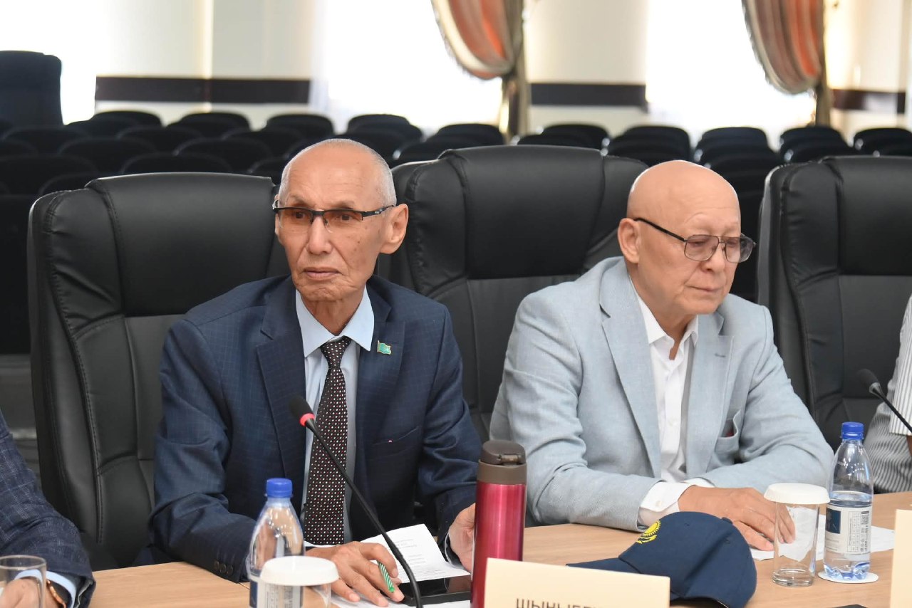 A regular meeting of the Public Council of Shymkent was held. The meeting was attended by members of the Public Council, heads of relevant government institutions, and representatives of the mass media.
