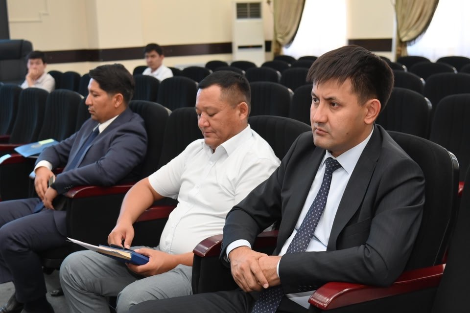 A regular meeting of the Public Council of Shymkent was held. The meeting was attended by members of the Public Council, heads of relevant government institutions, and representatives of the mass media.