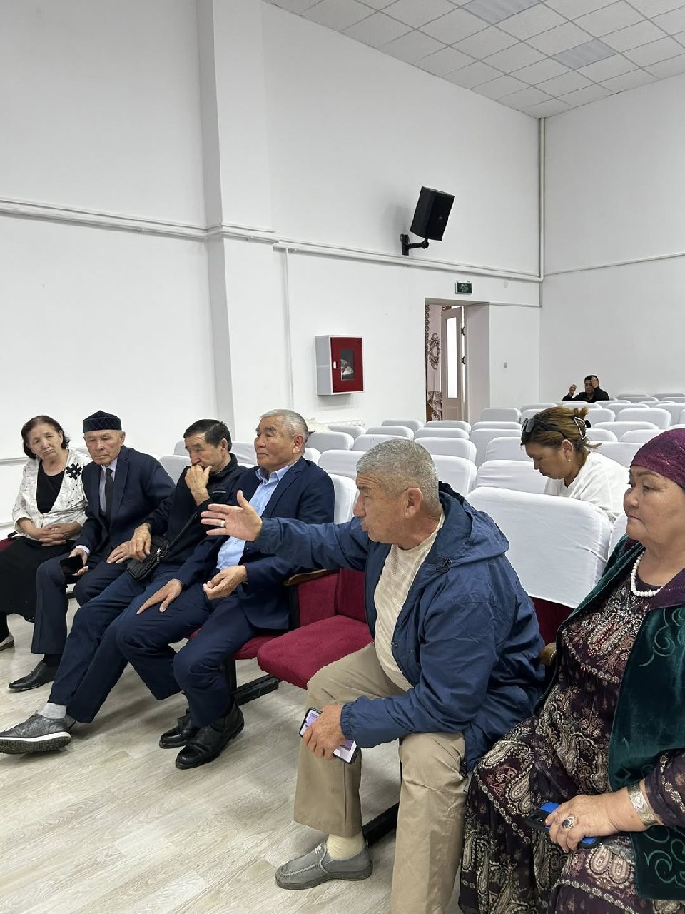 Сегодня члены областного Гражданского Альянса в рамках программы действий «Quraq» провели содержательную встречу с представителями местного сообщества в Талсуатском сельском округе.