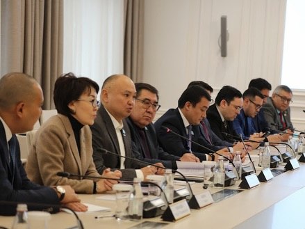 A meeting of Members of the Mazhilis of the Parliament of the Republic of Kazakhstan and representatives of the Constitutional Reform Commission with members of the Public Council of Almaty was held in Almaty.