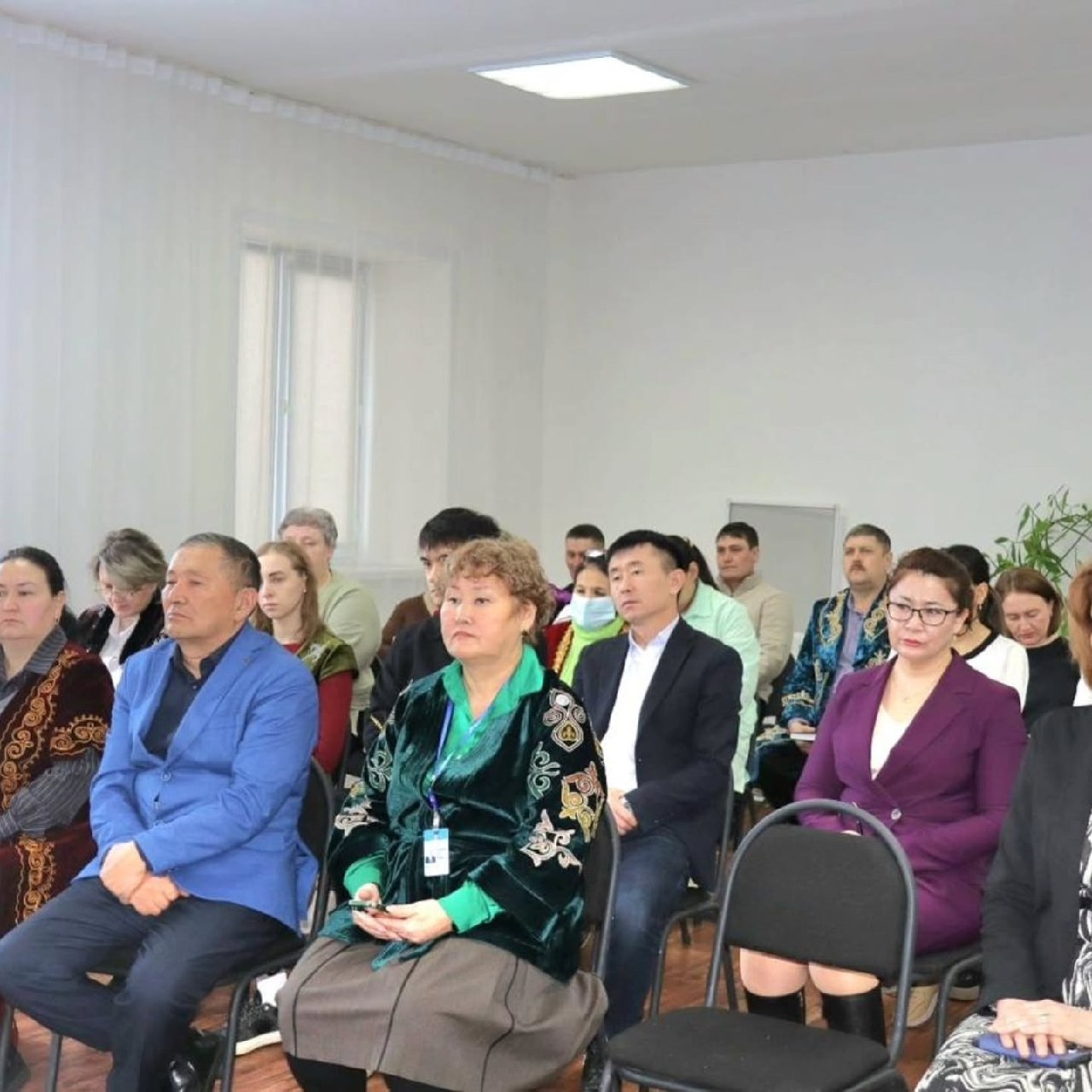 As part of the information and awareness-raising campaign on the upcoming nationwide referendum and the draft new Constitution of the Republic of Kazakhstan, a meeting was held with representatives of the public from the Damsa and Bozaygyr rural districts.