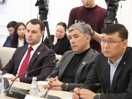 A meeting of Members of the Mazhilis of the Parliament of the Republic of Kazakhstan and representatives of the Constitutional Reform Commission with members of the Public Council of Almaty was held in Almaty.