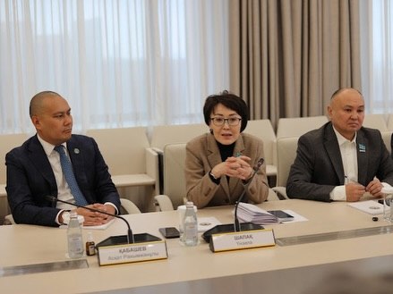 A meeting of Members of the Mazhilis of the Parliament of the Republic of Kazakhstan and representatives of the Constitutional Reform Commission with members of the Public Council of Almaty was held in Almaty.