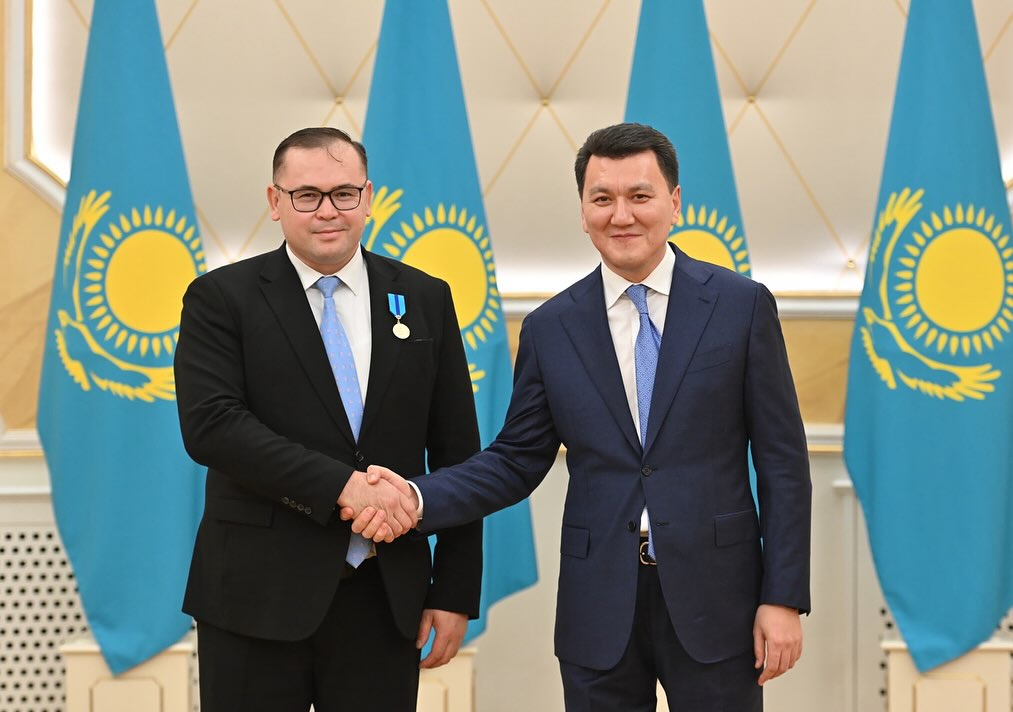 Today, by the Decree of the President of the Republic of Kazakhstan, Kassym-Jomart Tokayev, Kazbek Nursseitovich Dautaliyev, Chairman of the Public Council of Almaty Region, was awarded the “Eren Enbegi Ushin” medal.