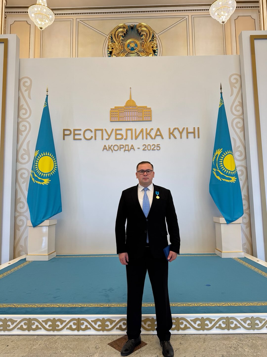 Today, by the Decree of the President of the Republic of Kazakhstan, Kassym-Jomart Tokayev, Kazbek Nursseitovich Dautaliyev, Chairman of the Public Council of Almaty Region, was awarded the “Eren Enbegi Ushin” medal.