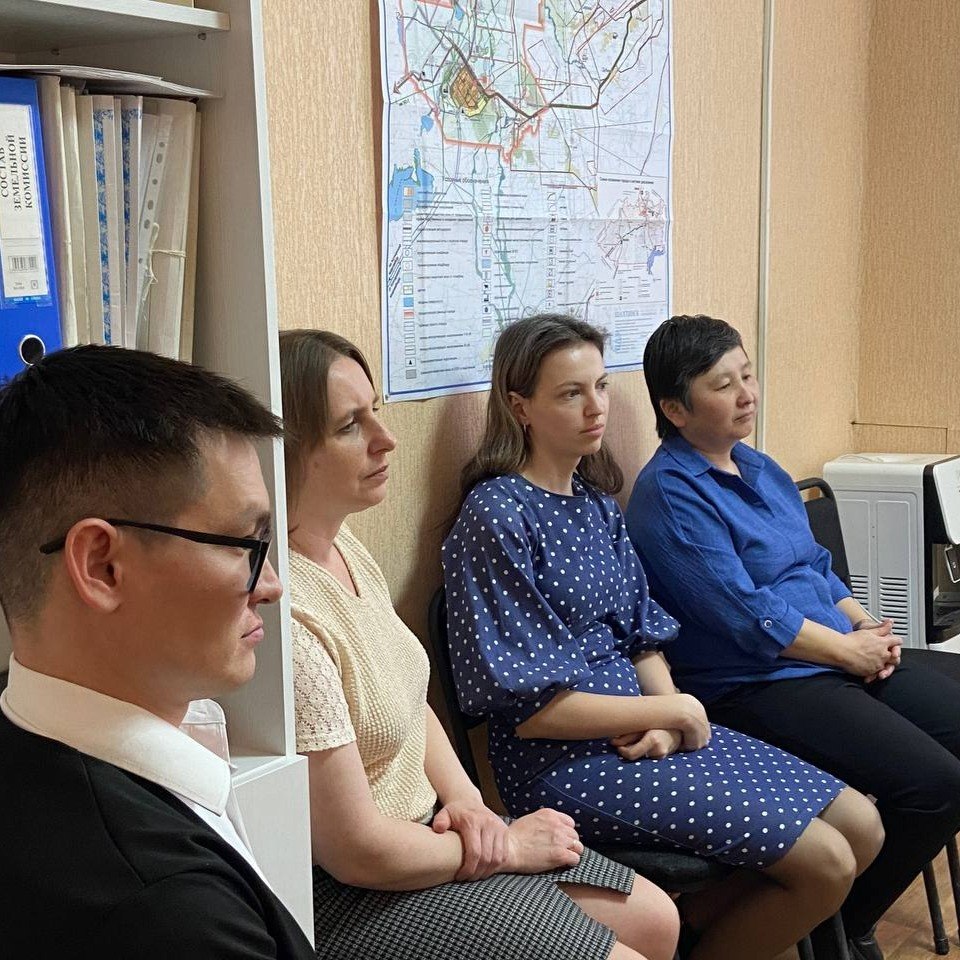 В Отделе земельных отношений, архитектуры и градостроительства города Шахтинска состоялась информационно-разъяснительная встреча по вопросам профилактики коррупции.