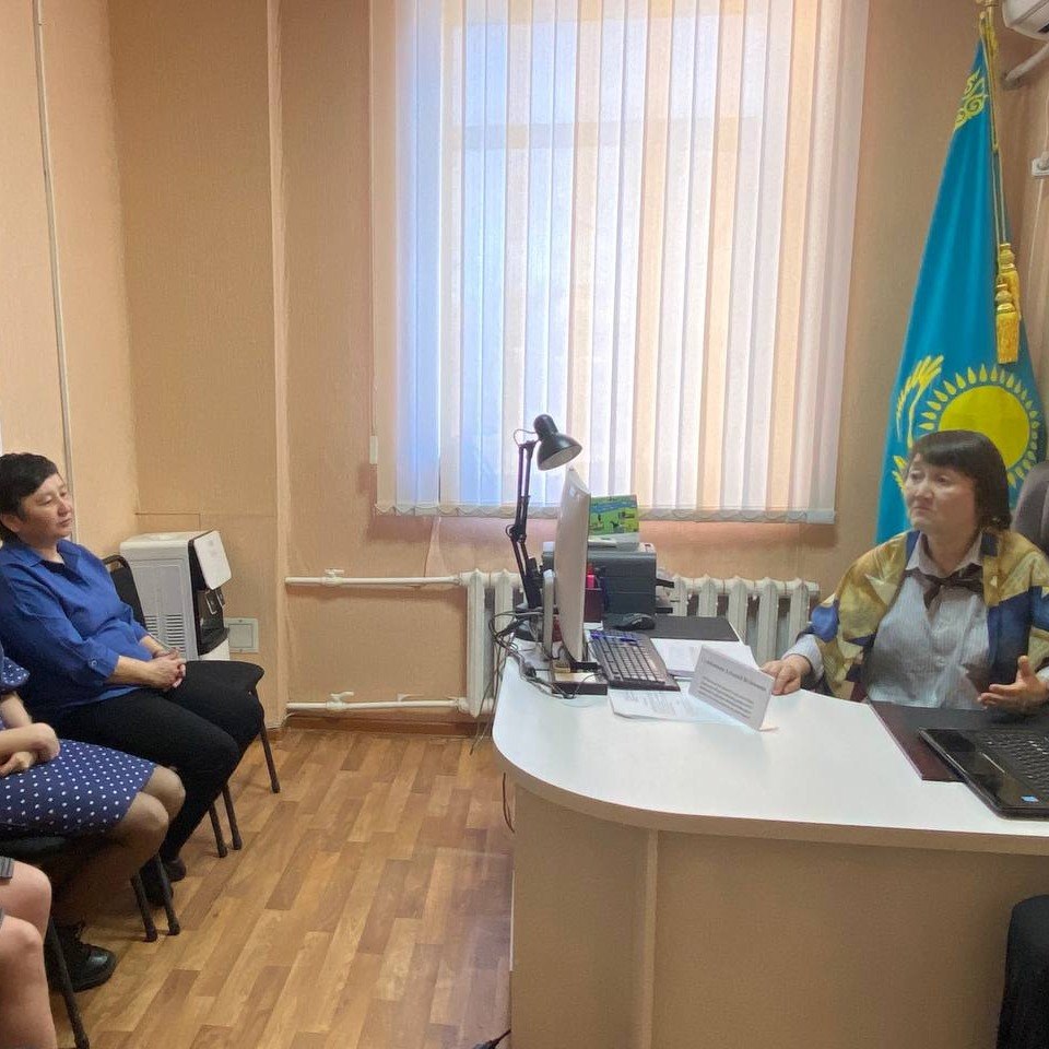 В Отделе земельных отношений, архитектуры и градостроительства города Шахтинска состоялась информационно-разъяснительная встреча по вопросам профилактики коррупции.