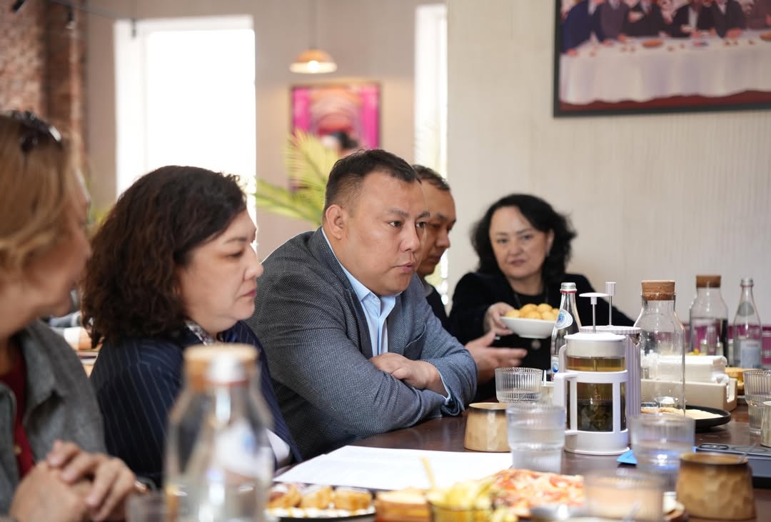 5 апреля 2026 года по инициативе Ассоциации «Гражданский Альянс Западно-Казахстанской области» состоялась важная встреча с заместителем акима области К.Е. Мендигалиевым.