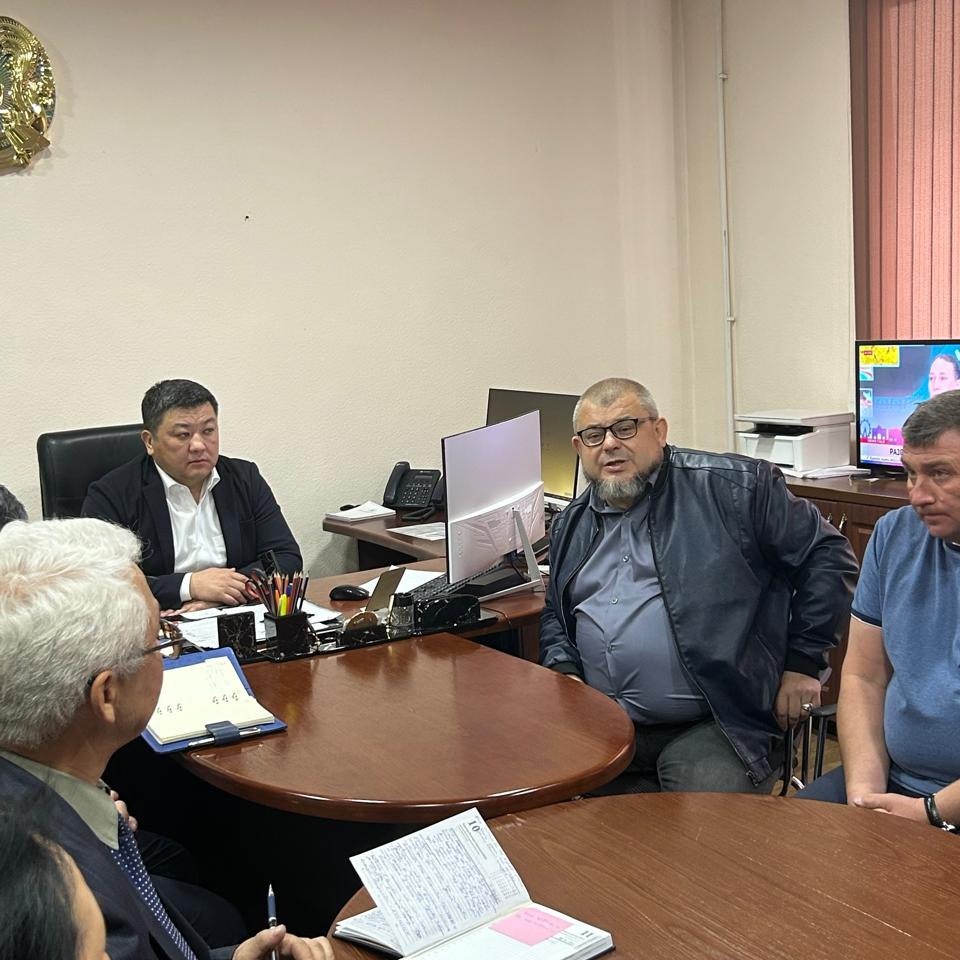 В рамках реализации проекта по повышению религиозной грамотности населения города Караганды состоялась встреча с сотрудниками Инспекции транспортного контроля по Карагандинской области.