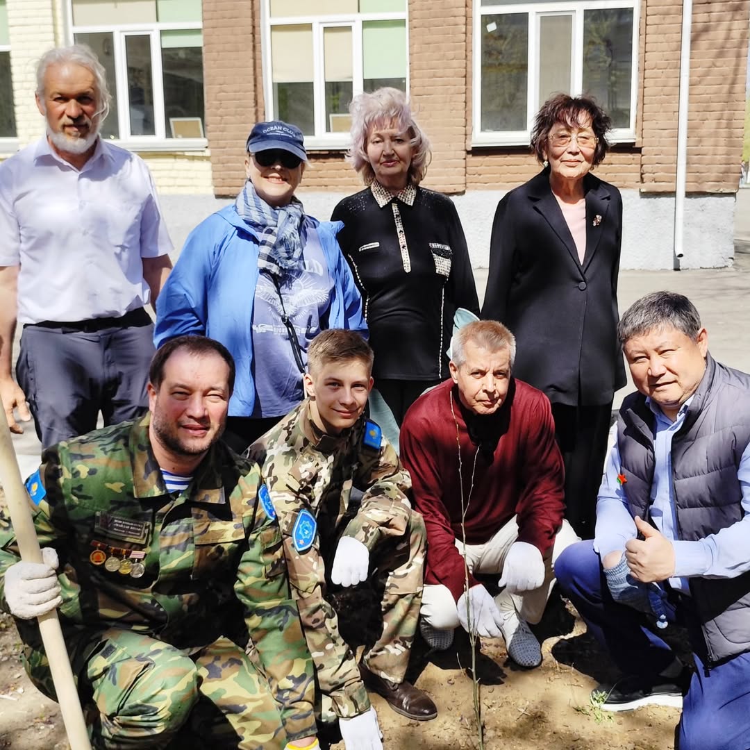 On this beautiful sunny day, a tree-planting event was held on the grounds of Secondary School No. 28 named after S. Toraygyrov in Pavlodar.