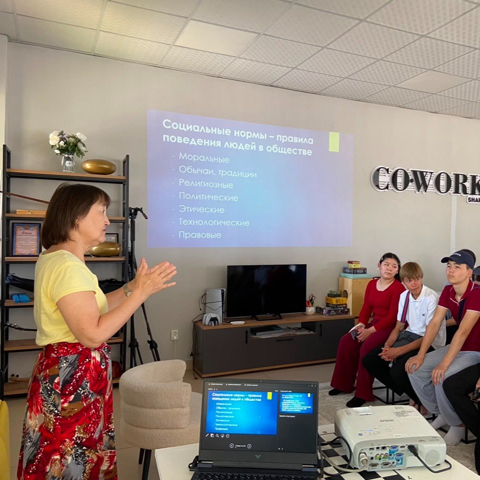 An informational and awareness-raising seminar was held at the coworking center of the Shakhtinsk Youth Resource Center with the participation of the center's staff and active young people of the city. The seminar focused on corruption prevention, the development of legal awareness, and the promotion of integrity.