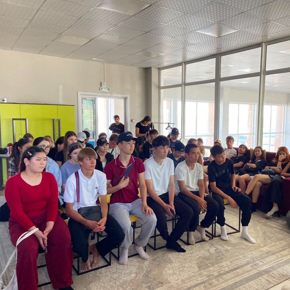 An informational and awareness-raising seminar was held at the coworking center of the Shakhtinsk Youth Resource Center with the participation of the center's staff and active young people of the city. The seminar focused on corruption prevention, the development of legal awareness, and the promotion of integrity.