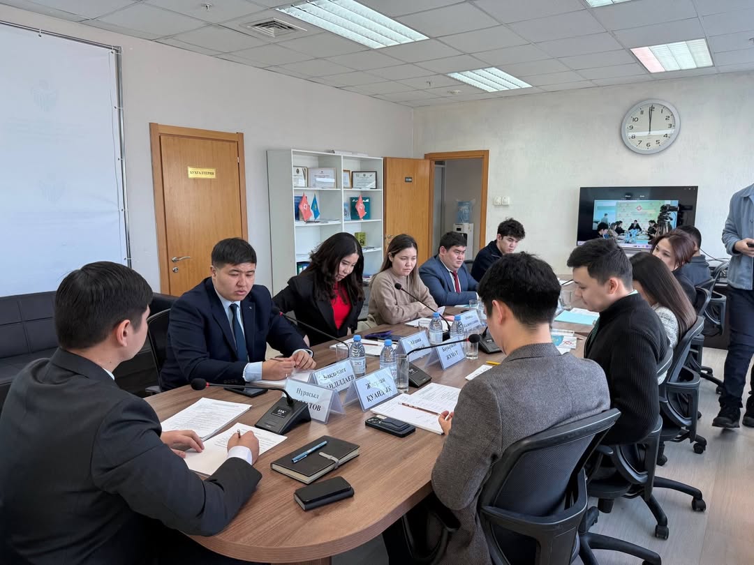 Сегодня состоялся круглый стол на тему «Конституционные изменения: взгляд студентов, молодёжи, волонтёров и НПО»