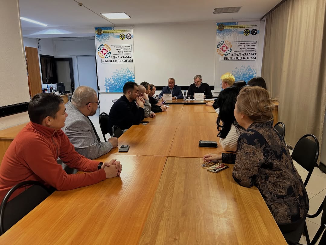 On February 4, a meeting was held at the office of the Civil Alliance of the Karaganda Region with Yuri Gusakov, Director of the Karaganda branch of the Kazakhstan International Bureau for Human Rights and the Rule of Law.