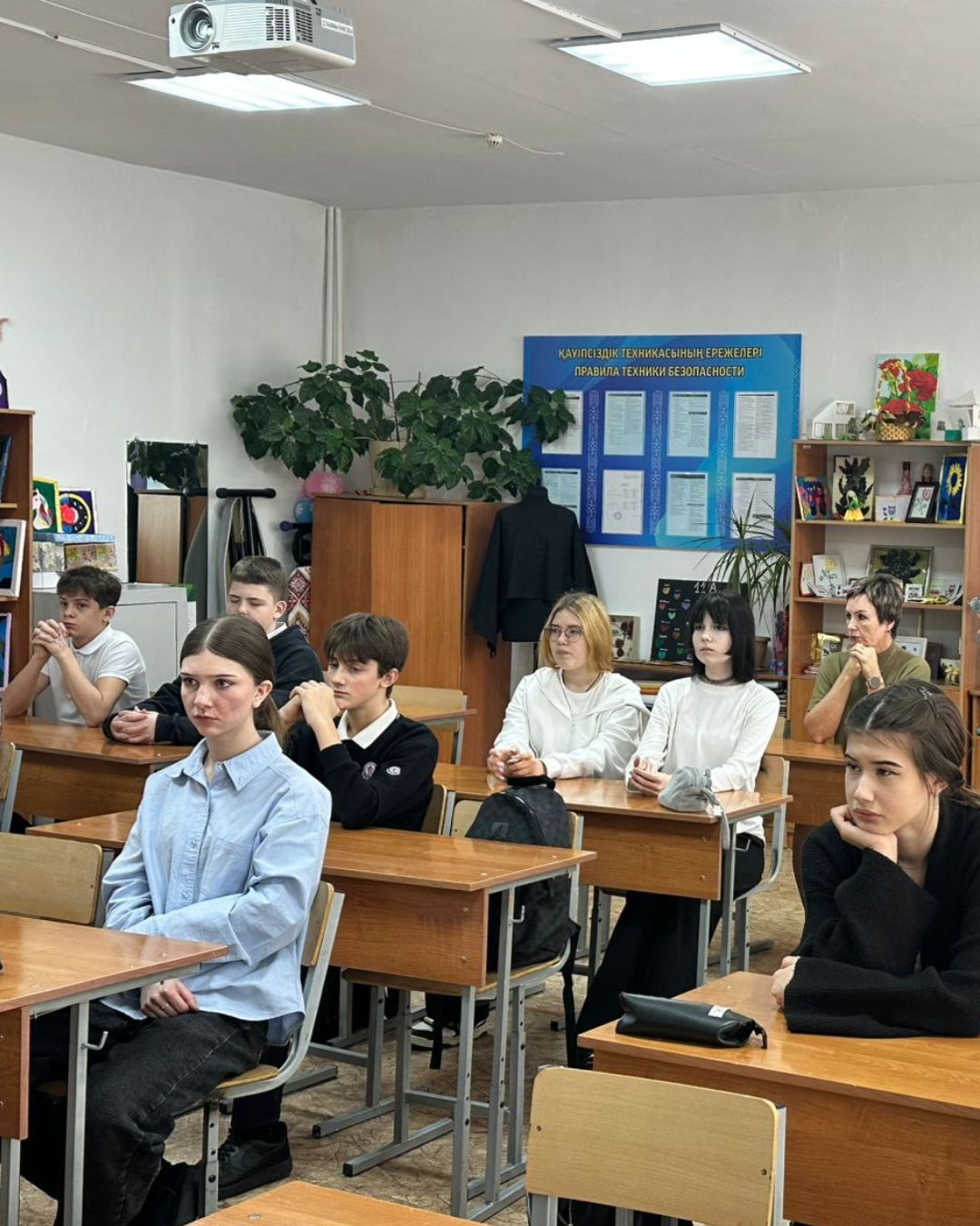 An informational meeting was held with students of Secondary School No. 7 in the city of Shakhtinsk.