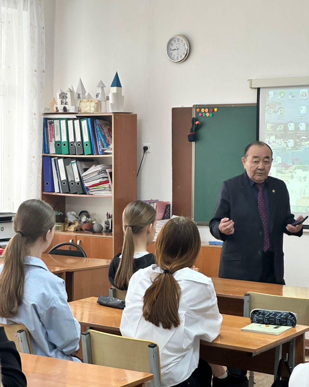 An informational meeting was held with students of Secondary School No. 7 in the city of Shakhtinsk.