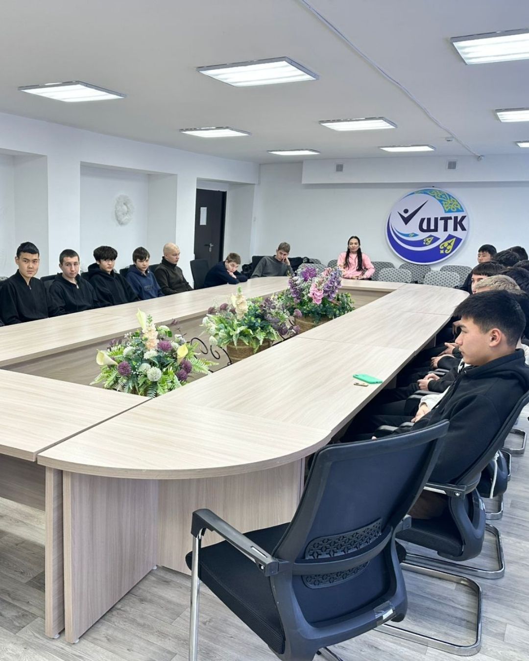 Serik Tlekbayev, member of the regional information and outreach group, held a meeting with students of the Shakhtinsk Technological College on compliance with the legislation of the Republic of Kazakhstan in the field of crime prevention.
