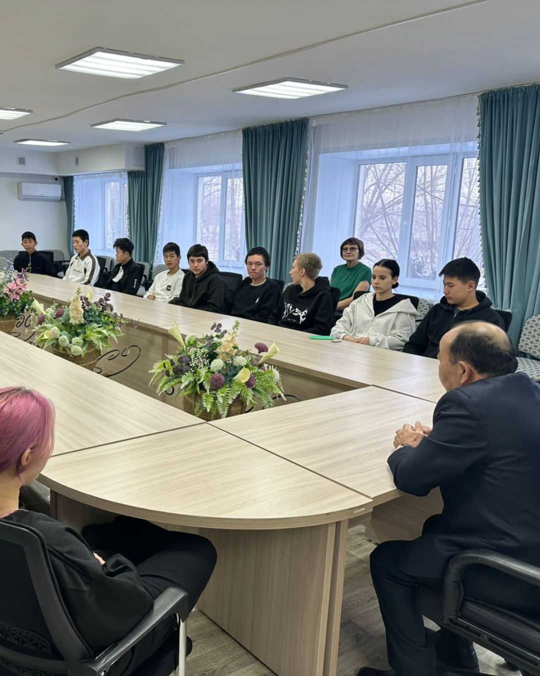 Serik Tlekbayev, member of the regional information and outreach group, held a meeting with students of the Shakhtinsk Technological College on compliance with the legislation of the Republic of Kazakhstan in the field of crime prevention.