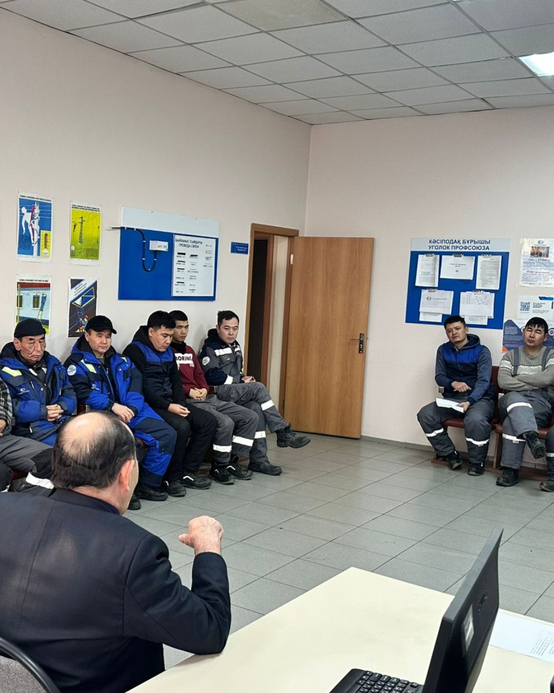 Within the framework of the state social order of the Department of Internal Policy of Shakhtinsk, a meeting was held with the team of the Shakhtinsk Line-Technical Shop of the Central-Regional Directorate of Telecommunications of the Kazakhtelecom JSC branch.