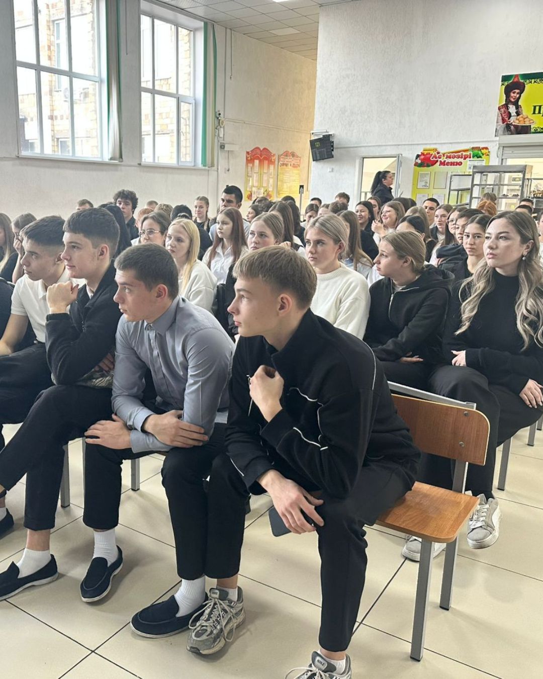 An informational meeting was held with students of Secondary School No. 11 in the village of Novodolinsky.