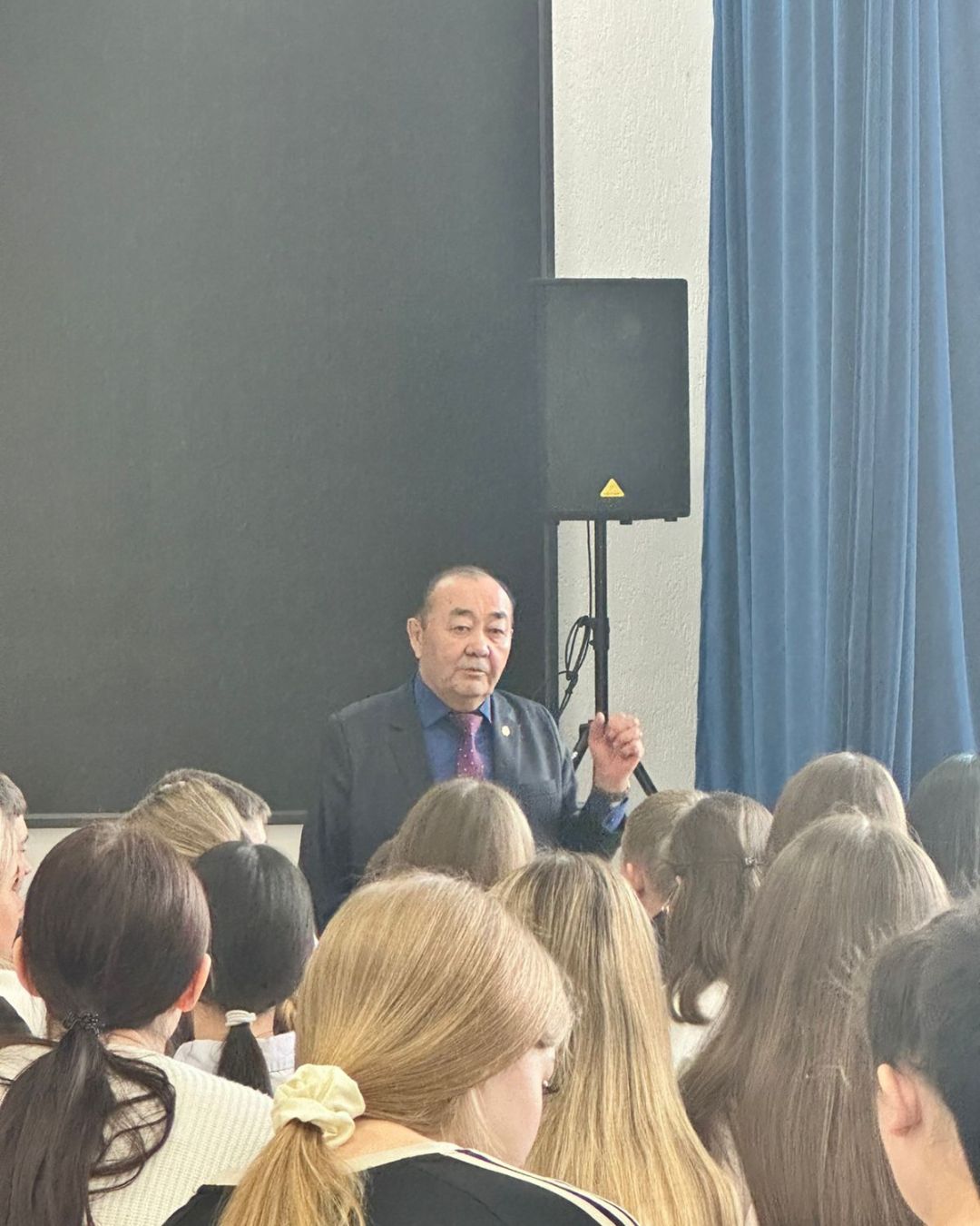 An informational meeting was held with students of Secondary School No. 11 in the village of Novodolinsky.